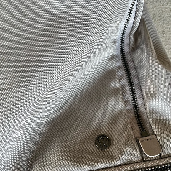 Lululemon city adventurer backpack - Picture 3 of 9